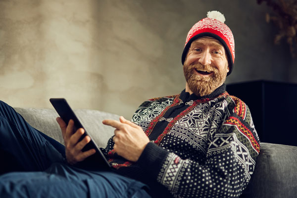 Surfer på iPad med 5g-internet